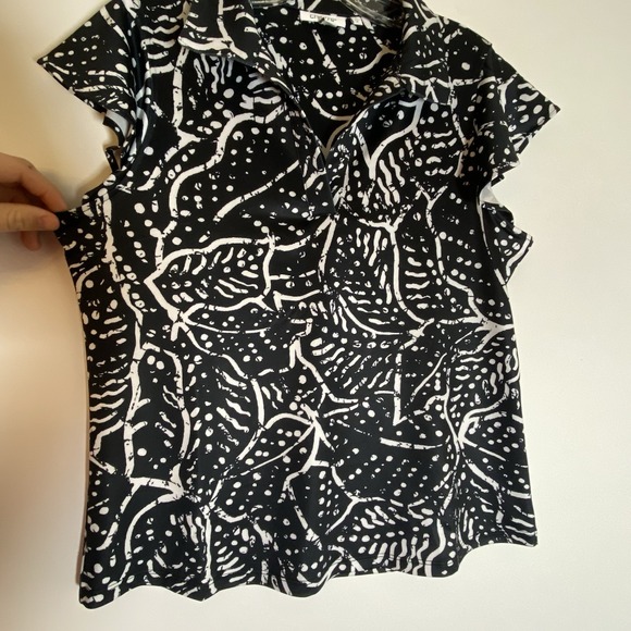 Chicos Top Womens 1 Medium Black White Flouncy Ruffle Sleeve V-Neck Boho Classic - Picture 5 of 16